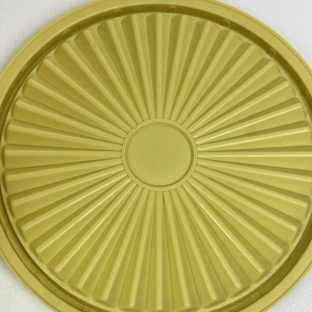 Vintage Servalier 5 Cup Harvest Gold Tupperware Canister With Lid 811-3